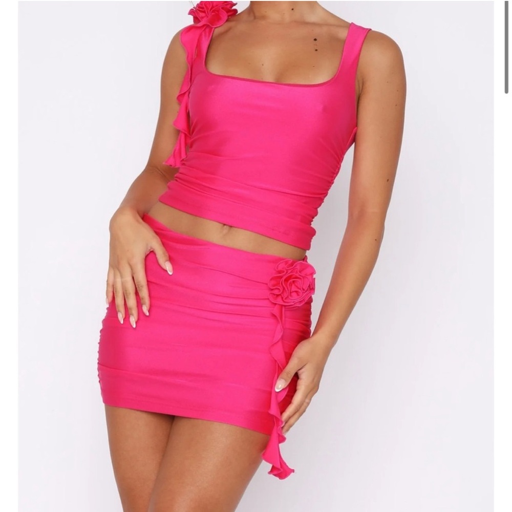 White Fox Boutique - 💖 Hot Pink Mini Skirt & Top (Two Piece Set)
